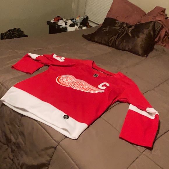 Steve Yzerman Vintage Detroit Red Wings NHL Jersey - Picture 5 of 6